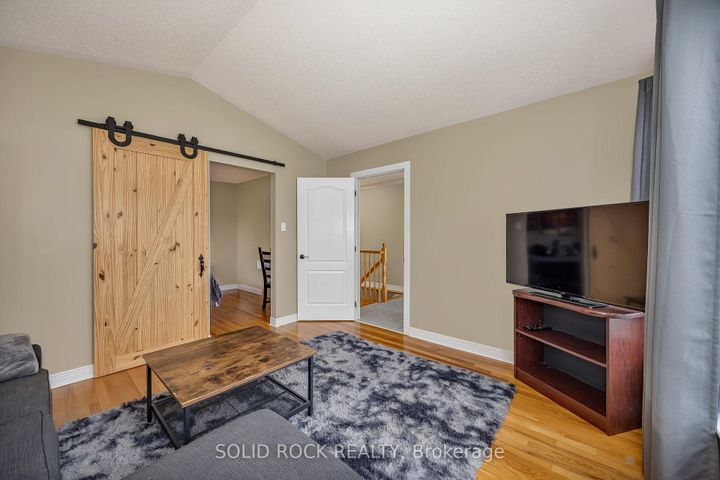 Photo 13 at 2 Newborough Crescent, Nepean (Barrhaven East), Ottawa