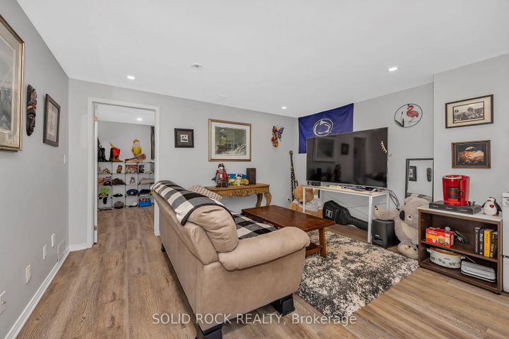 Photo 17 at 2 Newborough Crescent, Nepean (Barrhaven East), Ottawa