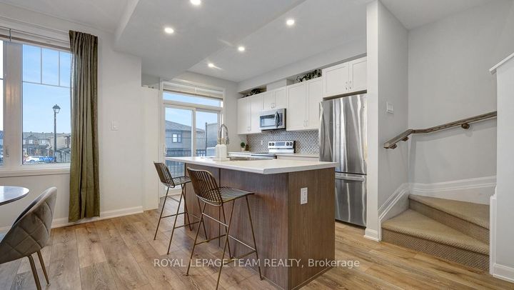 Photo 3 at 520 Aglish Mews, Nepean (Half Moon Bay), Ottawa