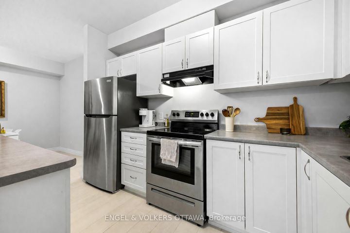 Photo 5 at 44 - 149 Anthracite Private, Nepean (Heritage Park), Ottawa