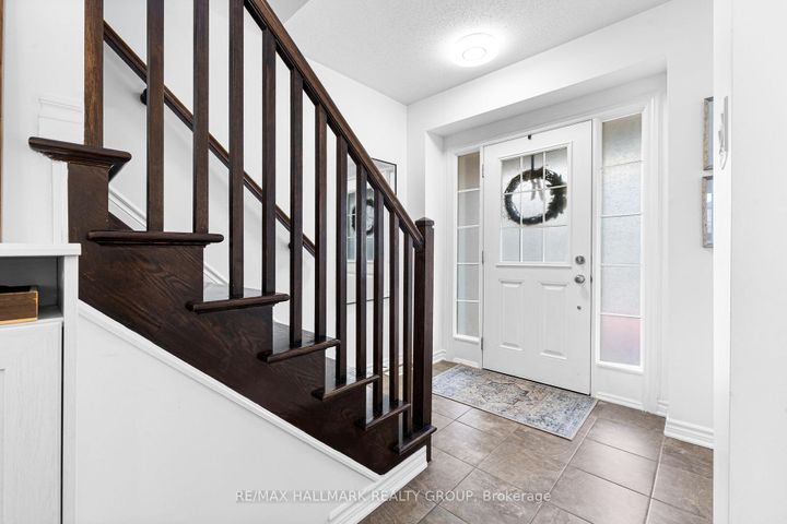 Photo 2 at 529 Dundonald Drive, Nepean (Half Moon Bay), Ottawa