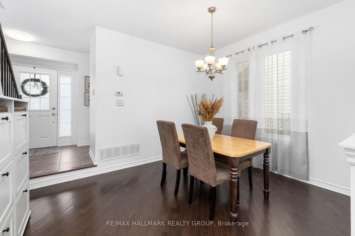 Photo 5 at 529 Dundonald Drive, Nepean (Half Moon Bay), Ottawa