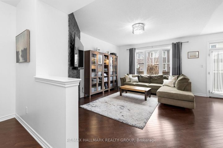 Photo 7 at 529 Dundonald Drive, Nepean (Half Moon Bay), Ottawa