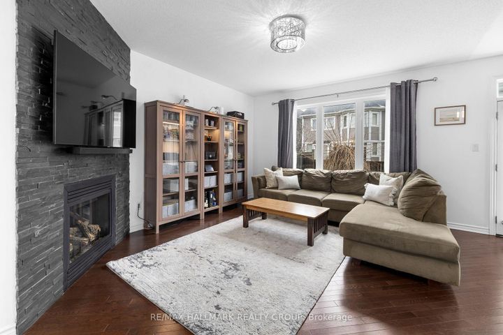 Photo 8 at 529 Dundonald Drive, Nepean (Half Moon Bay), Ottawa