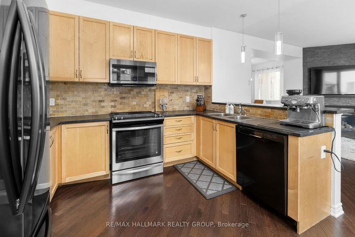 Photo 15 at 529 Dundonald Drive, Nepean (Half Moon Bay), Ottawa