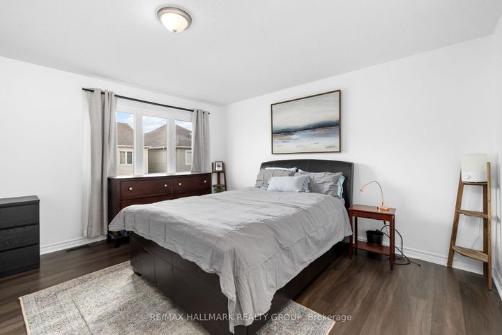 Photo 18 at 529 Dundonald Drive, Nepean (Half Moon Bay), Ottawa