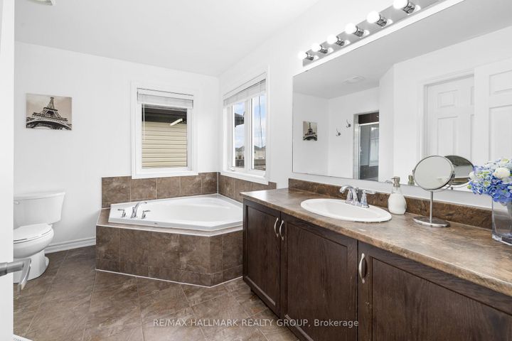 Photo 21 at 529 Dundonald Drive, Nepean (Half Moon Bay), Ottawa