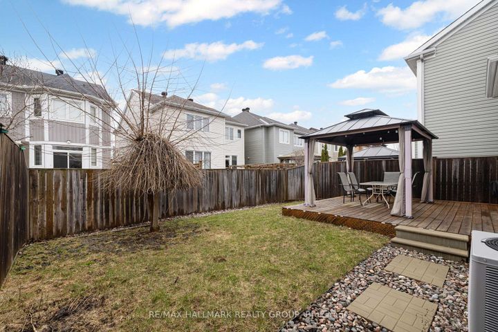 Photo 29 at 529 Dundonald Drive, Nepean (Half Moon Bay), Ottawa