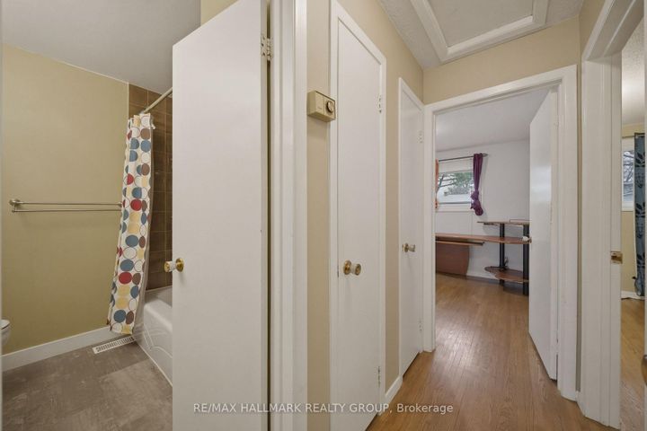 Photo 11 at 69 Woodmount Crescent, Nepean (Borden Farm/Stewart Farm/Carleton Heights/Parkwood Hills), Ottawa