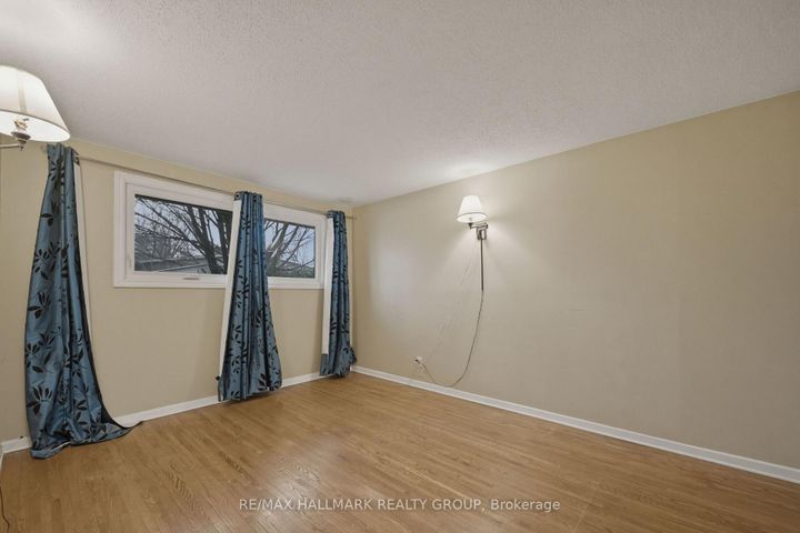 Photo 16 at 69 Woodmount Crescent, Nepean (Borden Farm/Stewart Farm/Carleton Heights/Parkwood Hills), Ottawa