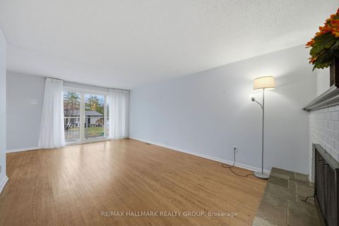 Photo 7 at 69 Woodmount Crescent, Nepean (Borden Farm/Stewart Farm/Carleton Heights/Parkwood Hills), Ottawa