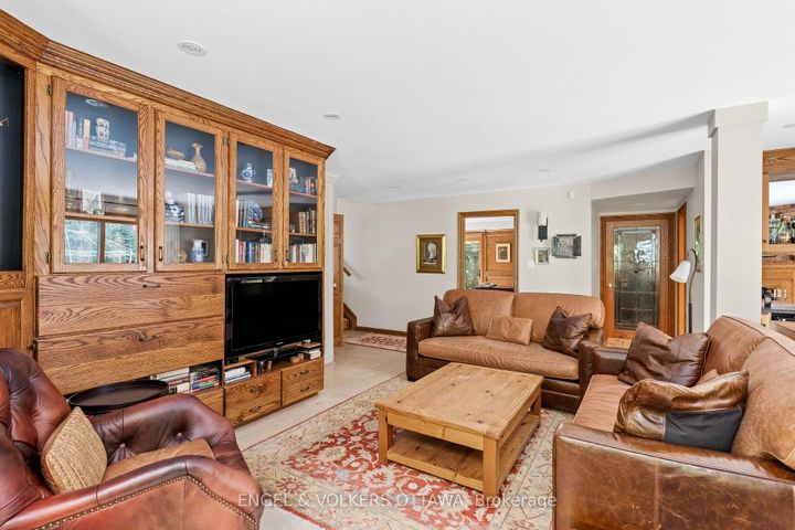 Photo 24 at 37 Revol Road, Nepean (Merivale Gardens), Ottawa