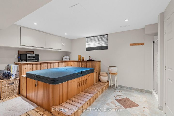 Photo 34 at 37 Revol Road, Nepean (Merivale Gardens), Ottawa