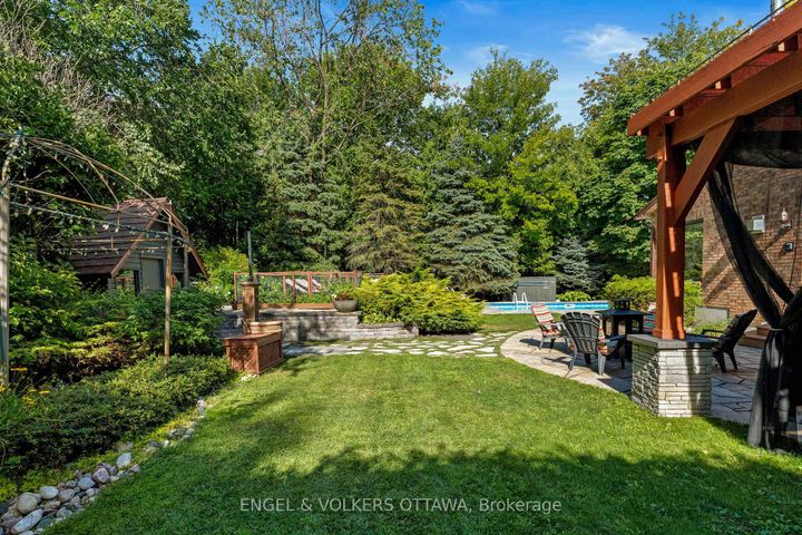 Photo 37 at 37 Revol Road, Nepean (Merivale Gardens), Ottawa