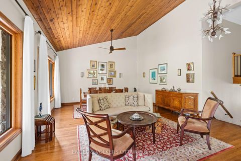 Photo 4 at 37 Revol Road, Nepean (Merivale Gardens), Ottawa