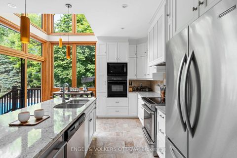 Photo 10 at 37 Revol Road, Nepean (Merivale Gardens), Ottawa