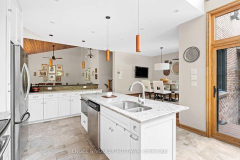 Photo 11 at 37 Revol Road, Nepean (Merivale Gardens), Ottawa