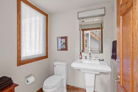 Photo 13 at 37 Revol Road, Nepean (Merivale Gardens), Ottawa