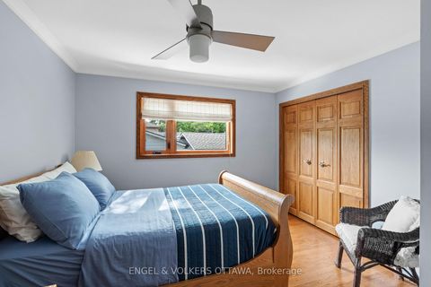 Photo 15 at 37 Revol Road, Nepean (Merivale Gardens), Ottawa