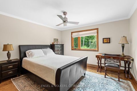 Photo 16 at 37 Revol Road, Nepean (Merivale Gardens), Ottawa