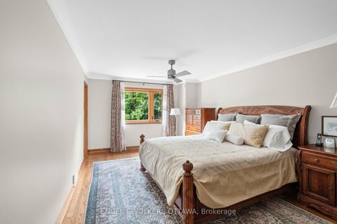 Photo 18 at 37 Revol Road, Nepean (Merivale Gardens), Ottawa