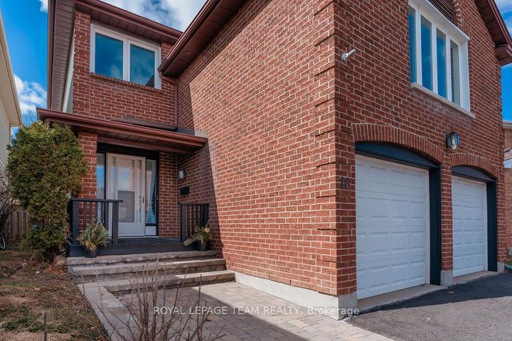 Photo 1 at 16 Pickwick Drive, Nepean (Cedargrove/Fraserdale), Ottawa