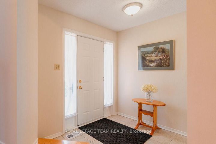 Photo 3 at 16 Pickwick Drive, Nepean (Cedargrove/Fraserdale), Ottawa