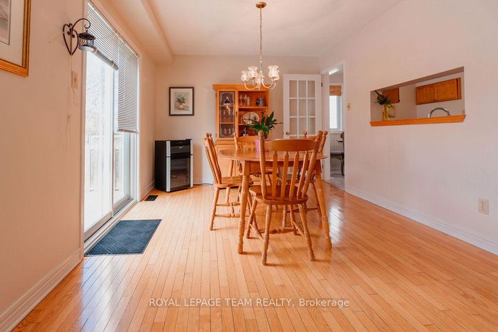 Photo 10 at 16 Pickwick Drive, Nepean (Cedargrove/Fraserdale), Ottawa