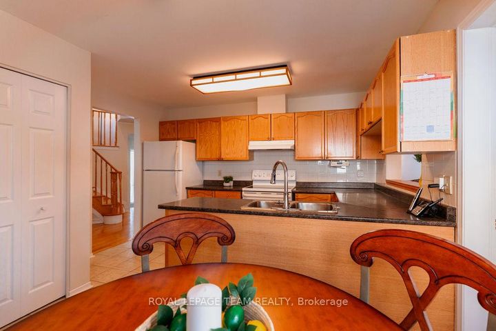 Photo 16 at 16 Pickwick Drive, Nepean (Cedargrove/Fraserdale), Ottawa