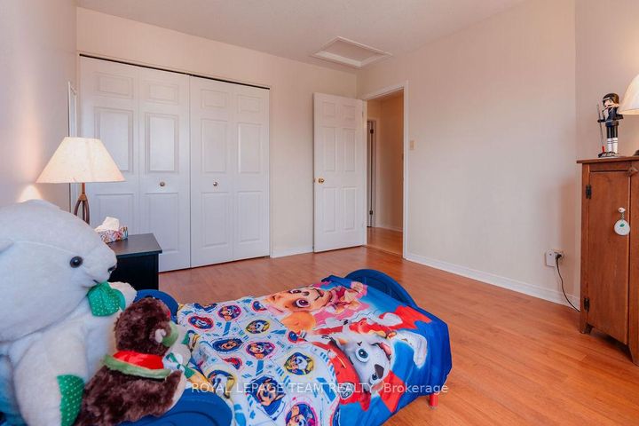 Photo 24 at 16 Pickwick Drive, Nepean (Cedargrove/Fraserdale), Ottawa