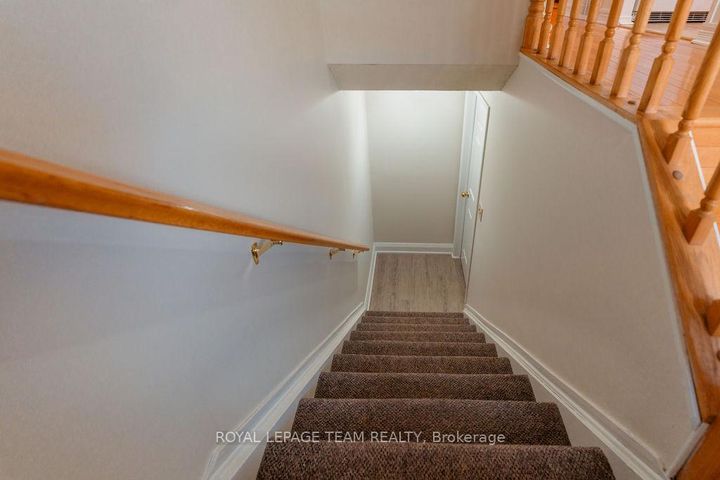 Photo 31 at 16 Pickwick Drive, Nepean (Cedargrove/Fraserdale), Ottawa