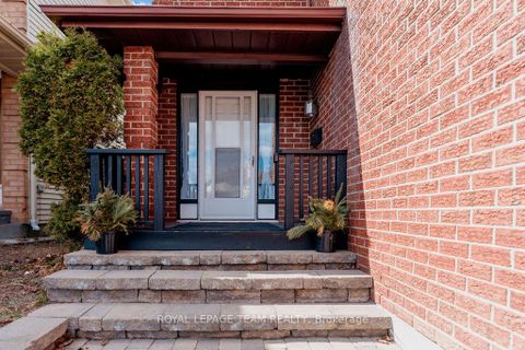 Photo 2 at 16 Pickwick Drive, Nepean (Cedargrove/Fraserdale), Ottawa