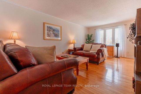Photo 8 at 16 Pickwick Drive, Nepean (Cedargrove/Fraserdale), Ottawa