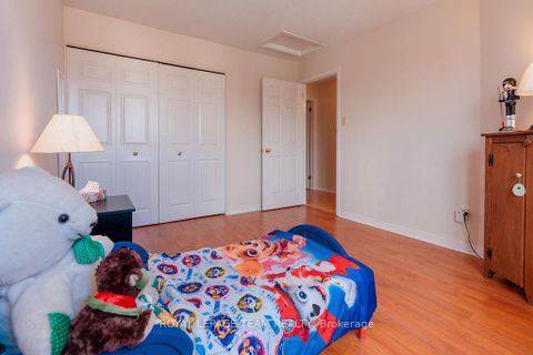 Photo 24 at 16 Pickwick Drive, Nepean (Cedargrove/Fraserdale), Ottawa