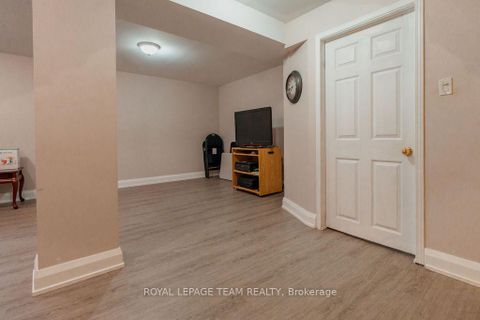 Photo 32 at 16 Pickwick Drive, Nepean (Cedargrove/Fraserdale), Ottawa