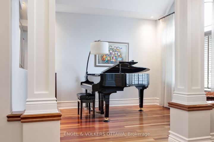 Photo 6 at 453 Rahul Crescent, Nepean (Mooneys Bay), Ottawa