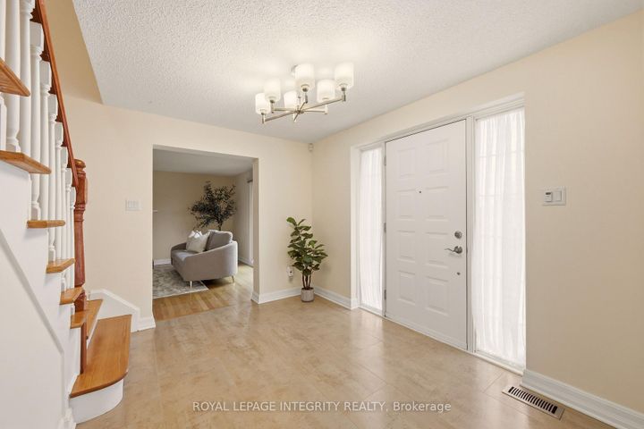 Photo 2 at 68 Beaver Ridge, Nepean (City View/Skyline/Fisher Heights/Parkwood Hills), Ottawa