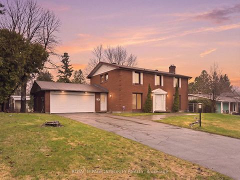 Photo 1 at 68 Beaver Ridge, Nepean (City View/Skyline/Fisher Heights/Parkwood Hills), Ottawa