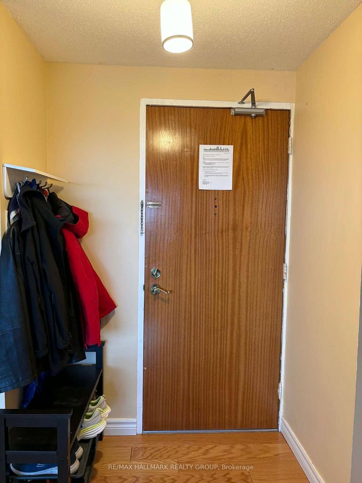 Photo 1 at 1217 - 20 Chesterton Drive, Nepean (Borden Farm/Stewart Farm/Carleton Heights/Parkwood Hills), Ottawa