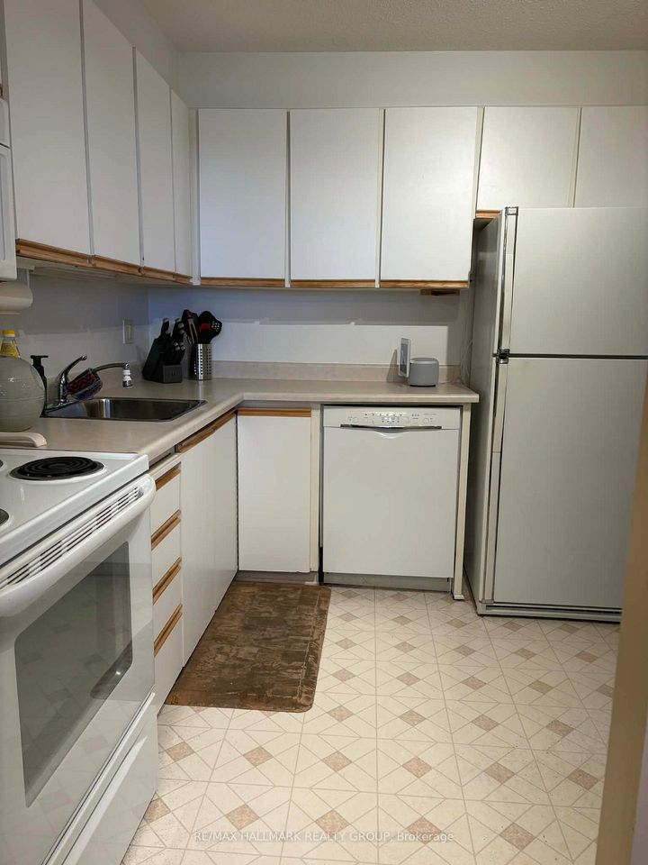 Photo 5 at 1217 - 20 Chesterton Drive, Nepean (Borden Farm/Stewart Farm/Carleton Heights/Parkwood Hills), Ottawa