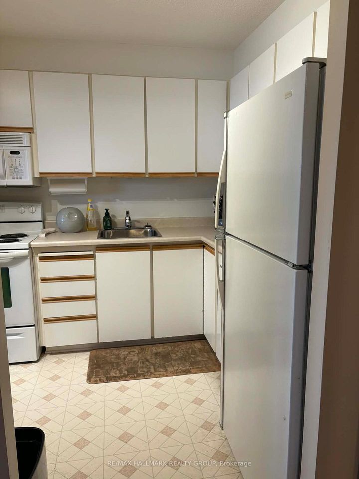 Photo 6 at 1217 - 20 Chesterton Drive, Nepean (Borden Farm/Stewart Farm/Carleton Heights/Parkwood Hills), Ottawa