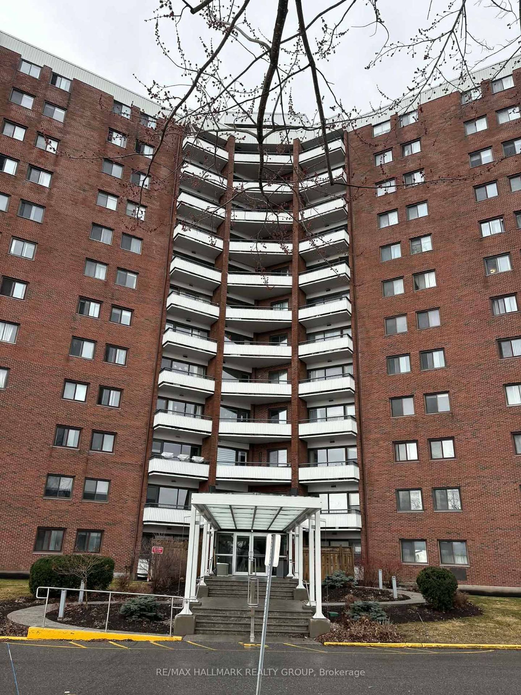 1217 - 20 Chesterton Drive, Nepean (Borden Farm/Stewart Farm/Carleton Heights/Parkwood Hills), Ottawa 