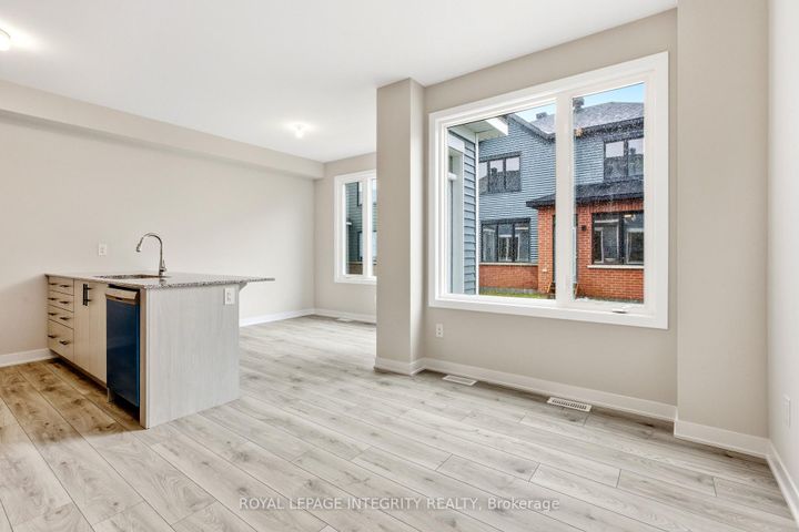 Photo 6 at 418 Les Emmerson Drive, Nepean (Heritage Park), Ottawa