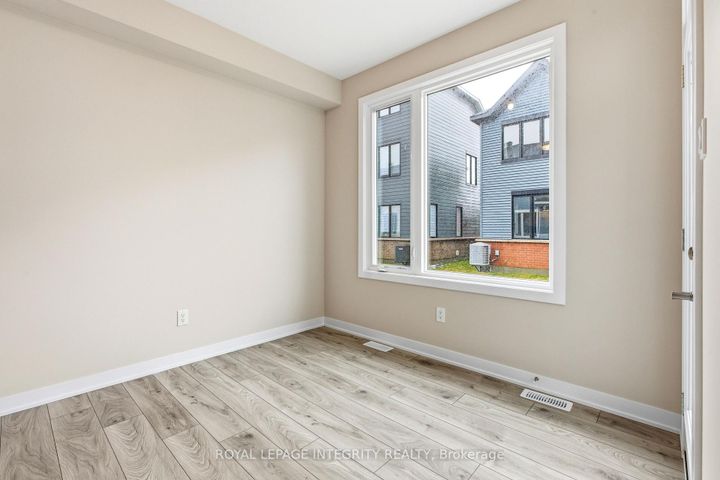 Photo 7 at 418 Les Emmerson Drive, Nepean (Heritage Park), Ottawa