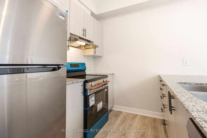 Photo 14 at 418 Les Emmerson Drive, Nepean (Heritage Park), Ottawa