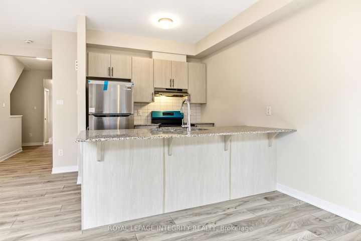 Photo 15 at 418 Les Emmerson Drive, Nepean (Heritage Park), Ottawa