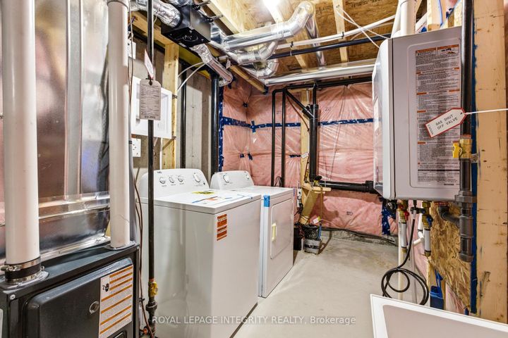 Photo 40 at 418 Les Emmerson Drive, Nepean (Heritage Park), Ottawa