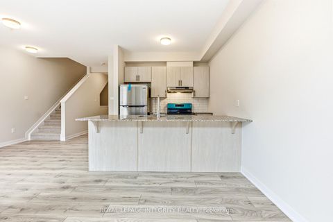 Photo 11 at 418 Les Emmerson Drive, Nepean (Heritage Park), Ottawa