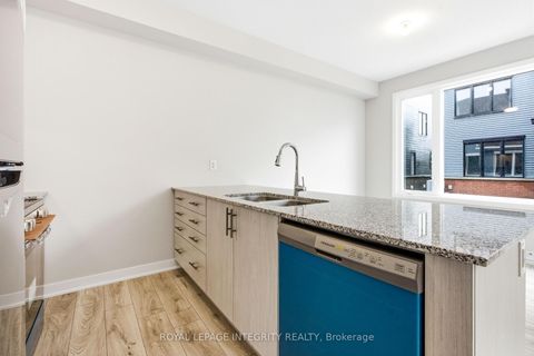 Photo 13 at 418 Les Emmerson Drive, Nepean (Heritage Park), Ottawa