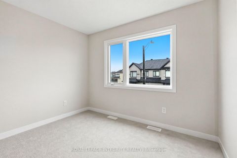 Photo 32 at 418 Les Emmerson Drive, Nepean (Heritage Park), Ottawa